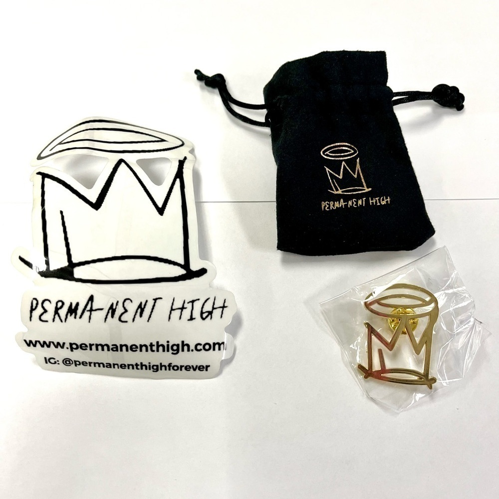 Permanent High crown pin gold tone royal king Rey sticker accessories 2” pendant